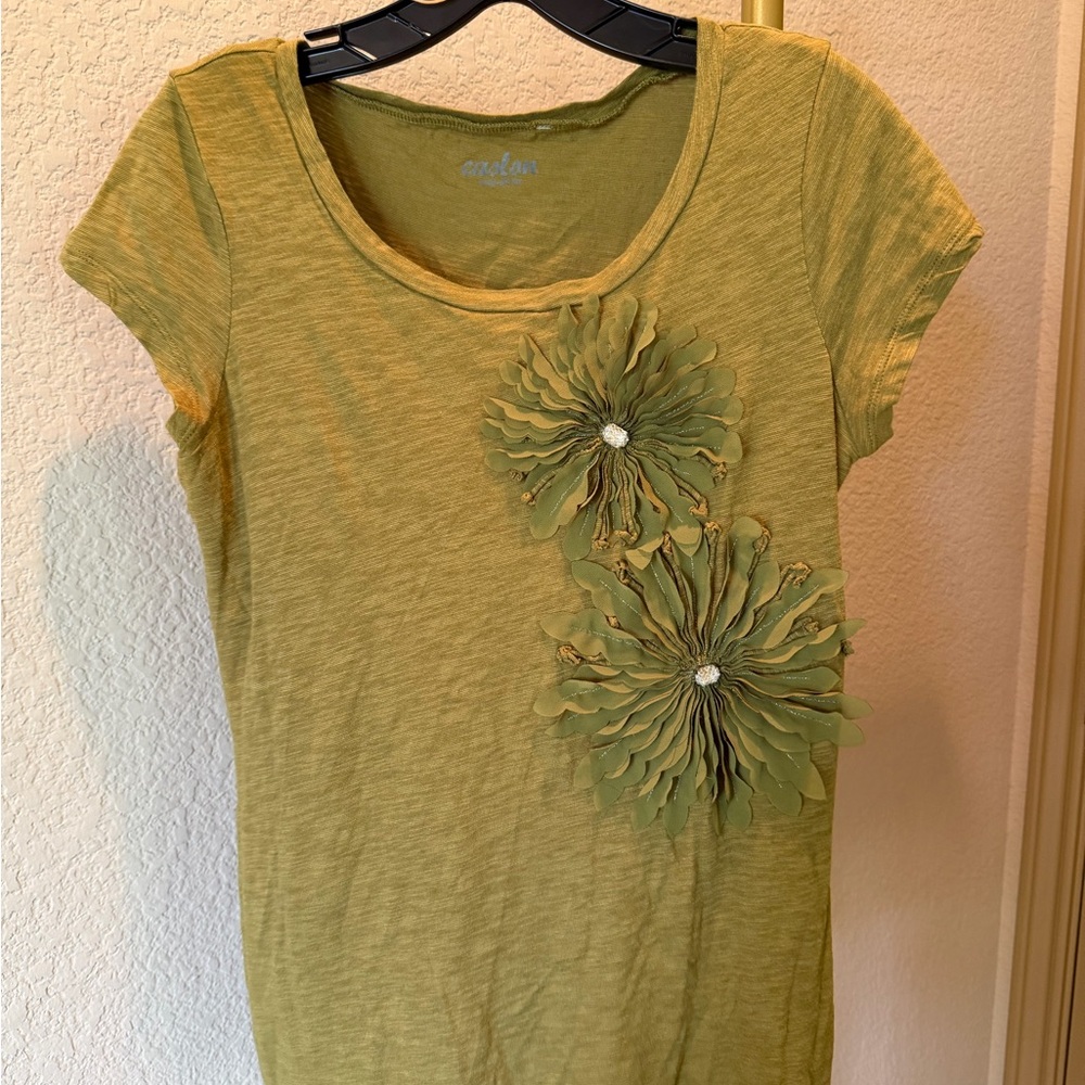 Caslon Olive Green Short Sleeve Scoop Neck Tee with Floral Appliqués